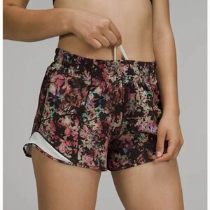 Lululemon Athletica Hotty Hot Shorts Low Rise Stencil Blossom Flowers Women's 6